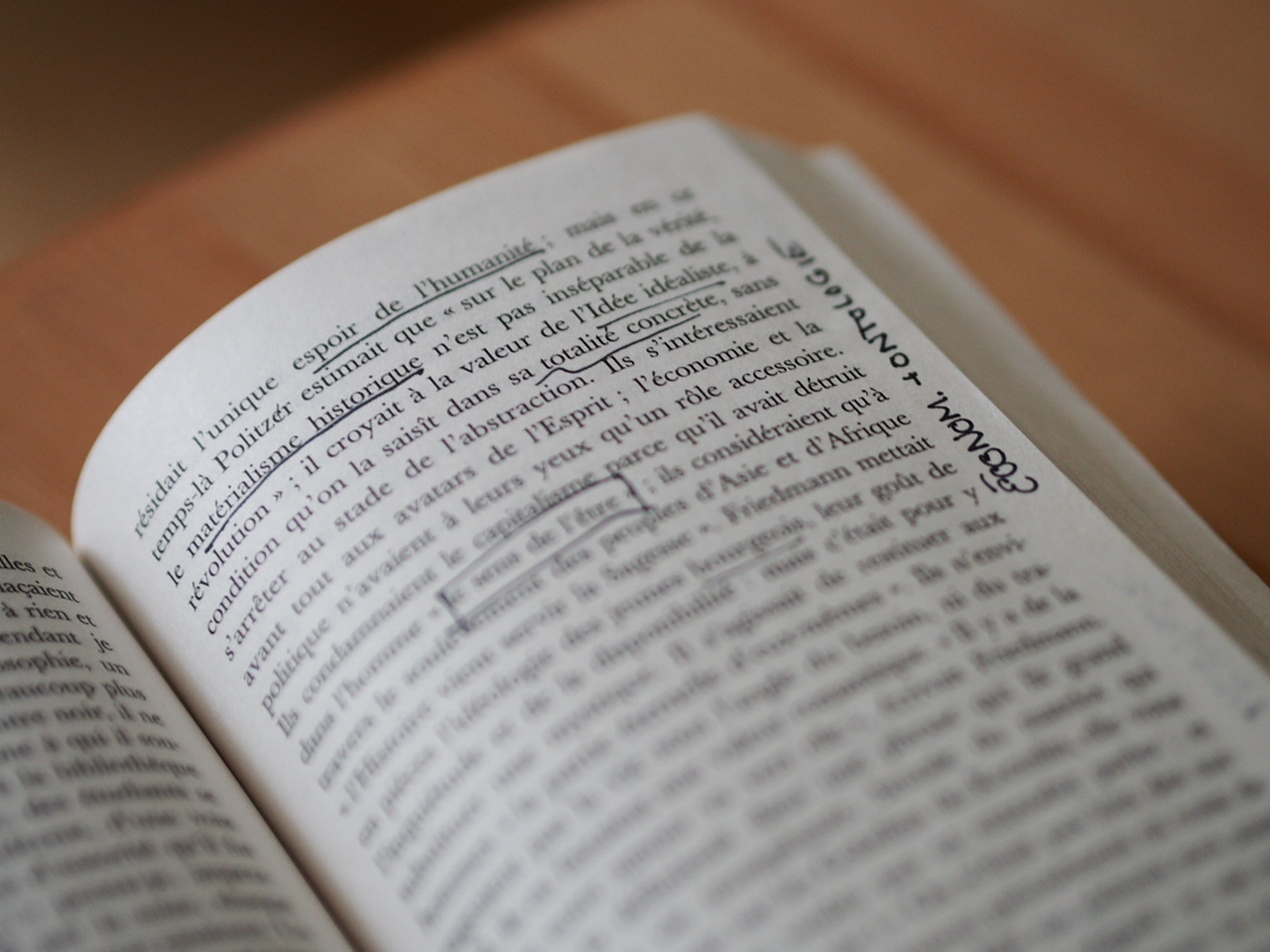 Photo du livre papier avec annotations